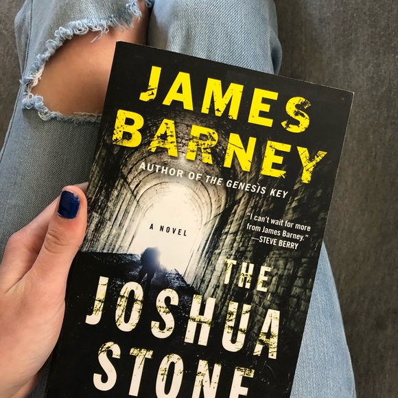 Books - Picture 5 of 7